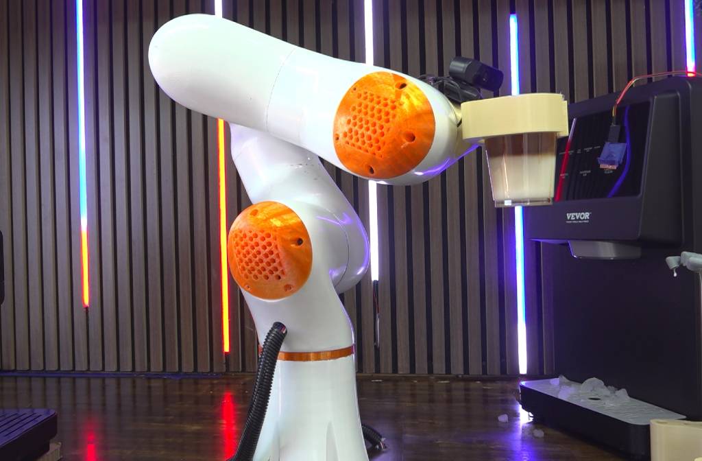 Robocafe brings automatic coffee-making robot to Huntsville