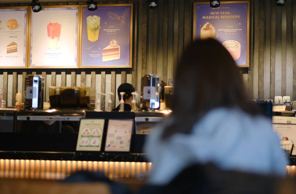 Koreans cut back on coffee in economic slump