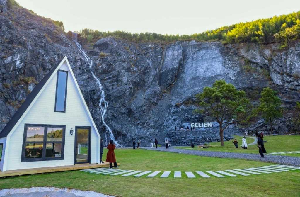 China’s coffee lovers skip urban grind for a rural buzz, but is cafe craze sustainable?